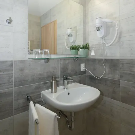 Solid Gold Garni Hotel