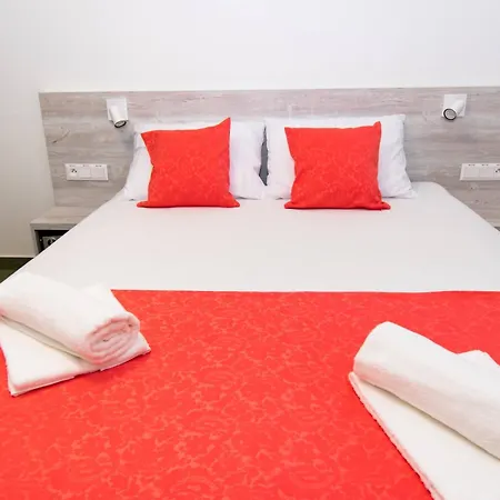 Solid Gold Garni Hotel