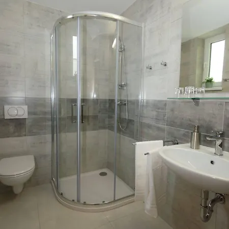 Solid Gold Garni Hotel 3*