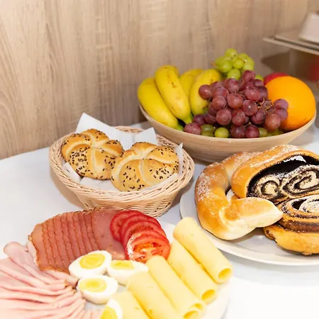 Hotel Solid Gold Garni 3*