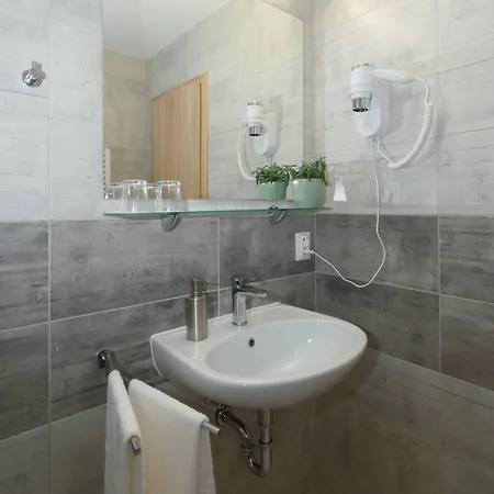 Solid Gold Garni Hotel