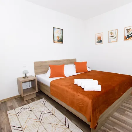 Solid Gold Garni Hotel 3*