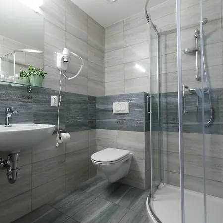 Solid Gold Garni Hotel 3*