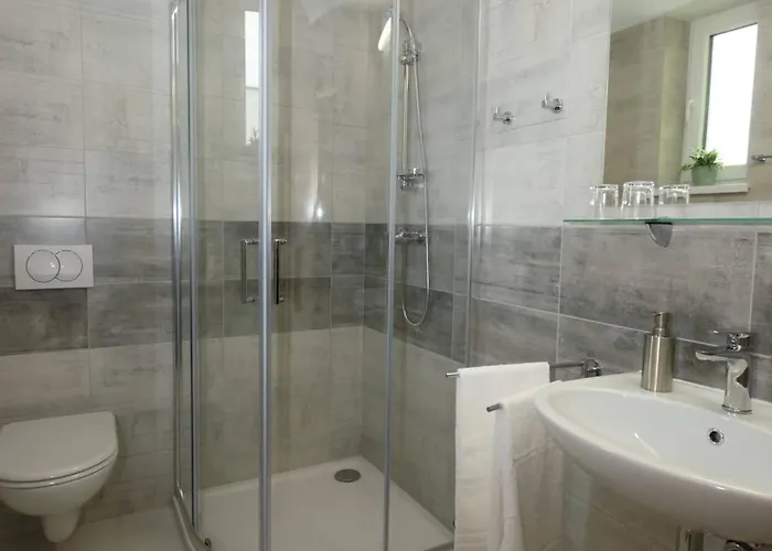 Solid Gold Garni Hotel 3*