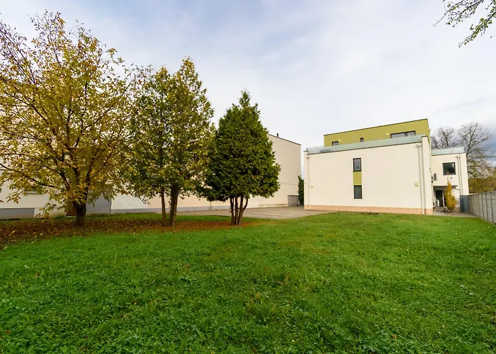 Solid Gold Garni Hotel