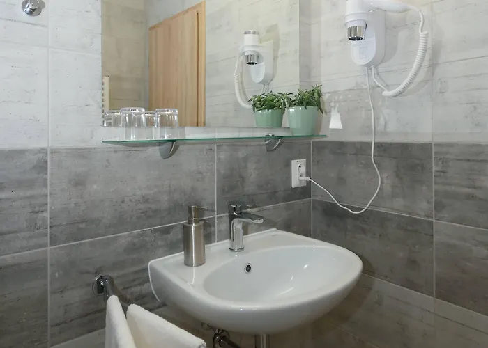 Solid Gold Garni Hotel