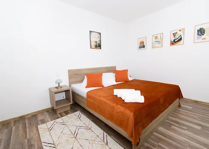 Solid Gold Garni Hotel 3*