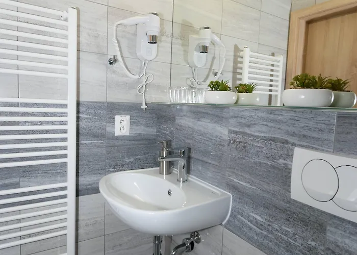 Solid Gold Garni Hotel